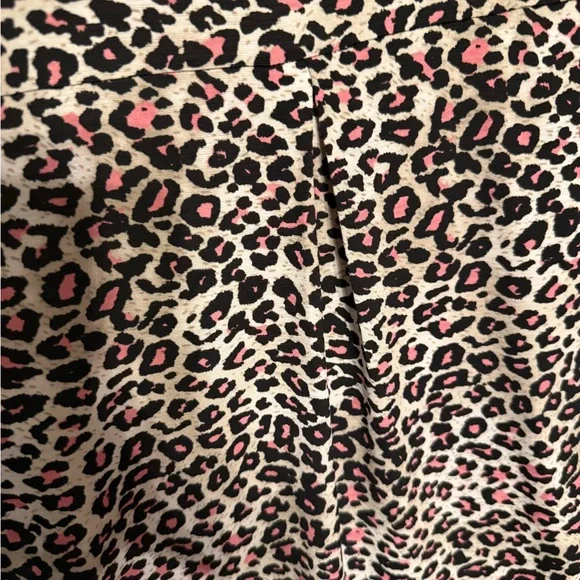 Dear Scarlett Leopard Print Top with Pink Accents Size Large - Picture 5 of 6